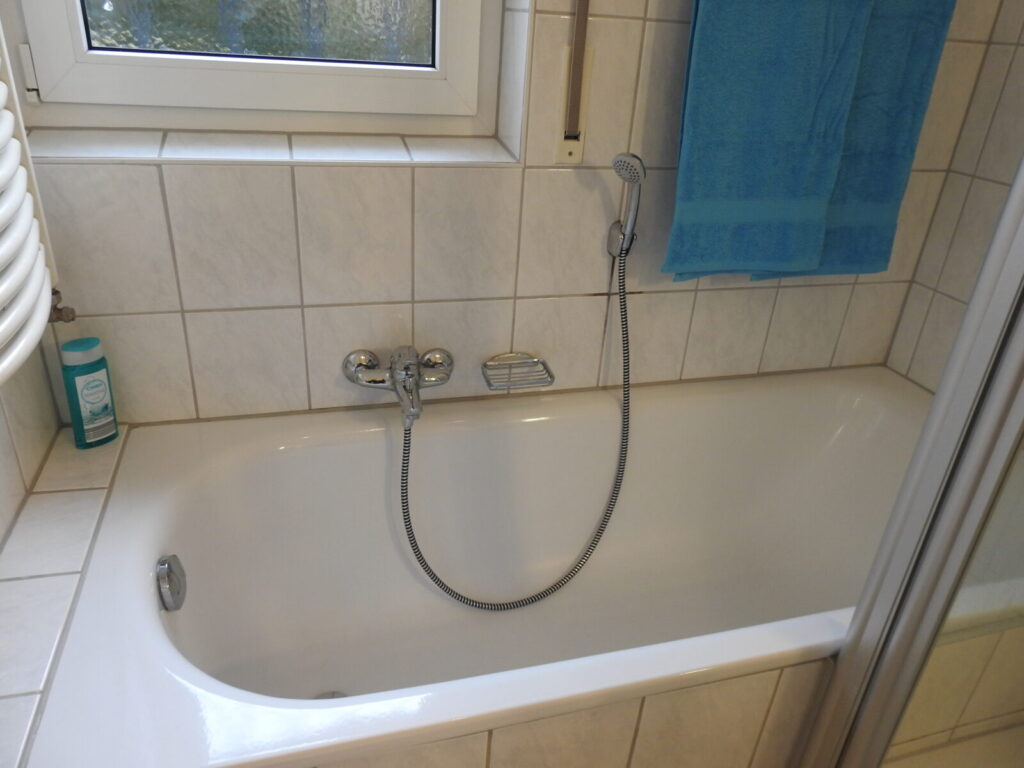 Seitensprungzimmer, Hohentengen, Badewanne