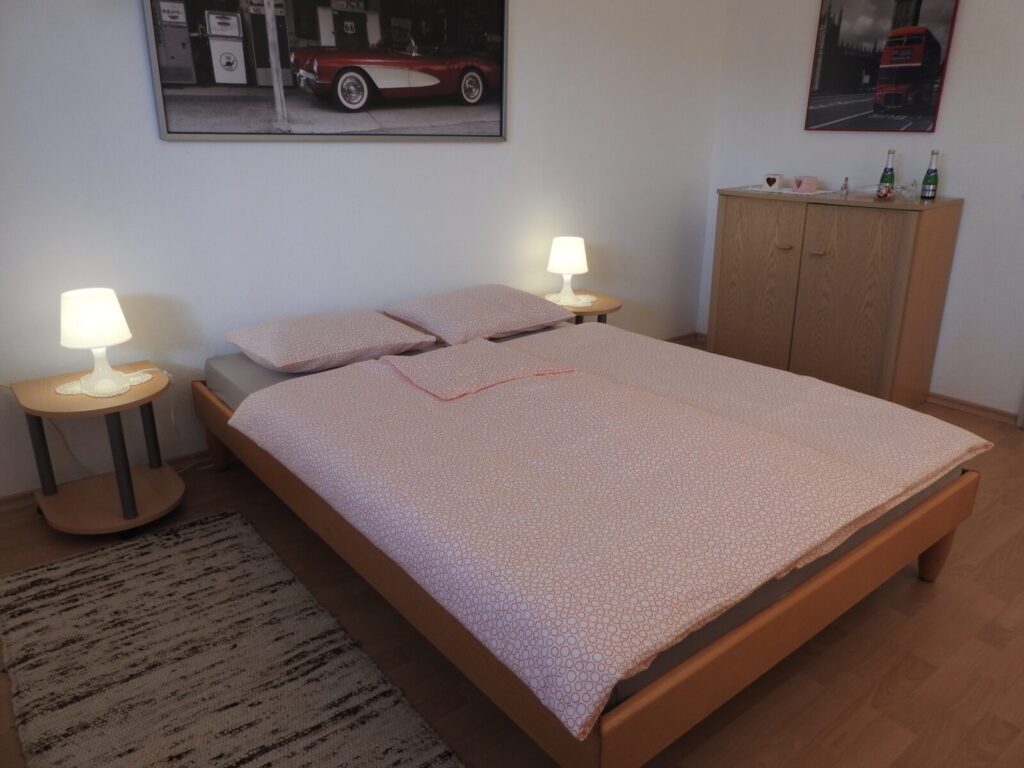 Seitensprungzimmer, Hohentengen, Bett2
